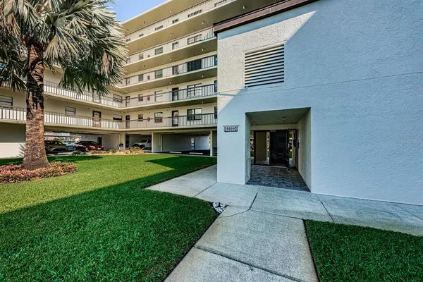 $185,000 | 9860 62nd Avenue North, Unit 1025, St. Petersburg, FL 33708