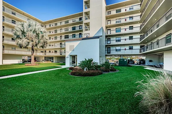 $185,000 | 9860 62nd Avenue North, Unit 1025, St. Petersburg, FL 33708