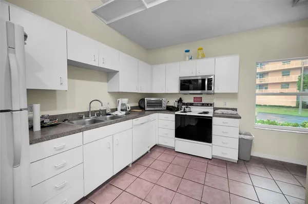 $185,000 | 9860 62nd Avenue North, Unit 1025, St. Petersburg, FL 33708
