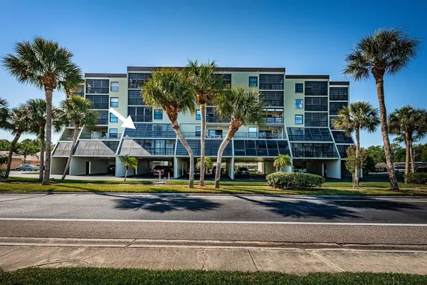$185,000 | 9860 62nd Avenue North, Unit 1025, St. Petersburg, FL 33708