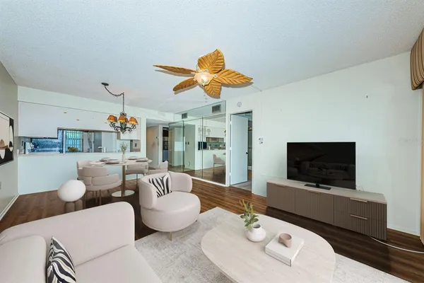 $185,000 | 9860 62nd Avenue North, Unit 1025, St. Petersburg, FL 33708
