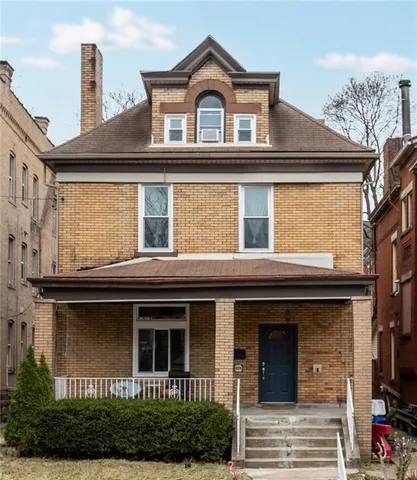a house view with a outdoor space