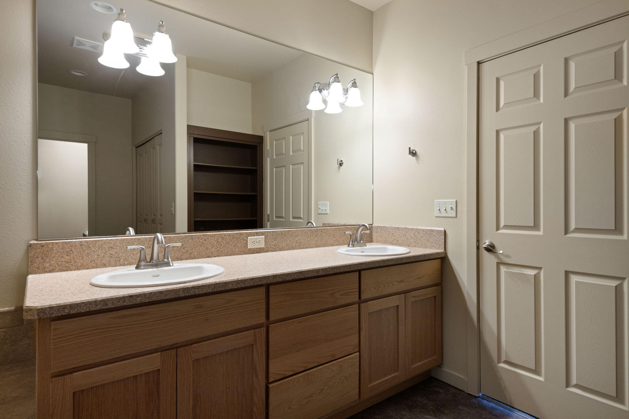 10681 Village Loop Redmond, OR 97756 - Photo 14 of 29 14-web-or-mls-DSC_8866