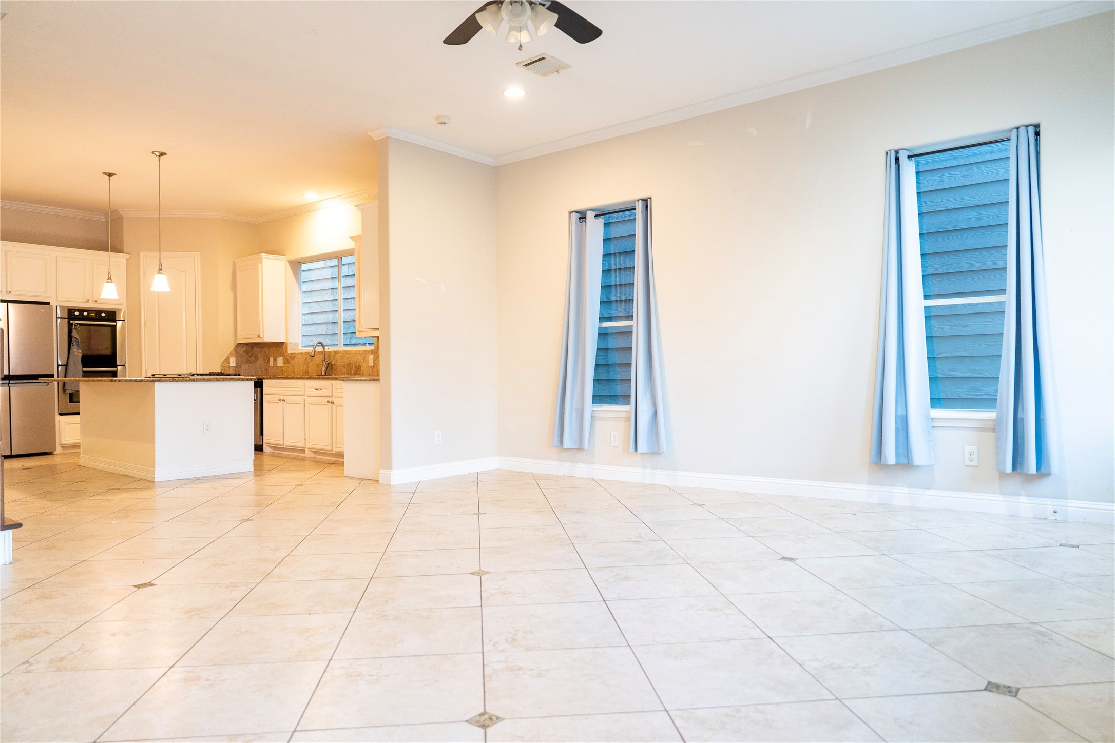1419 Colorado Street Houston, TX 77007 - Photo 14 of 42 Open concept kitchen overlooking living room with high ceiling