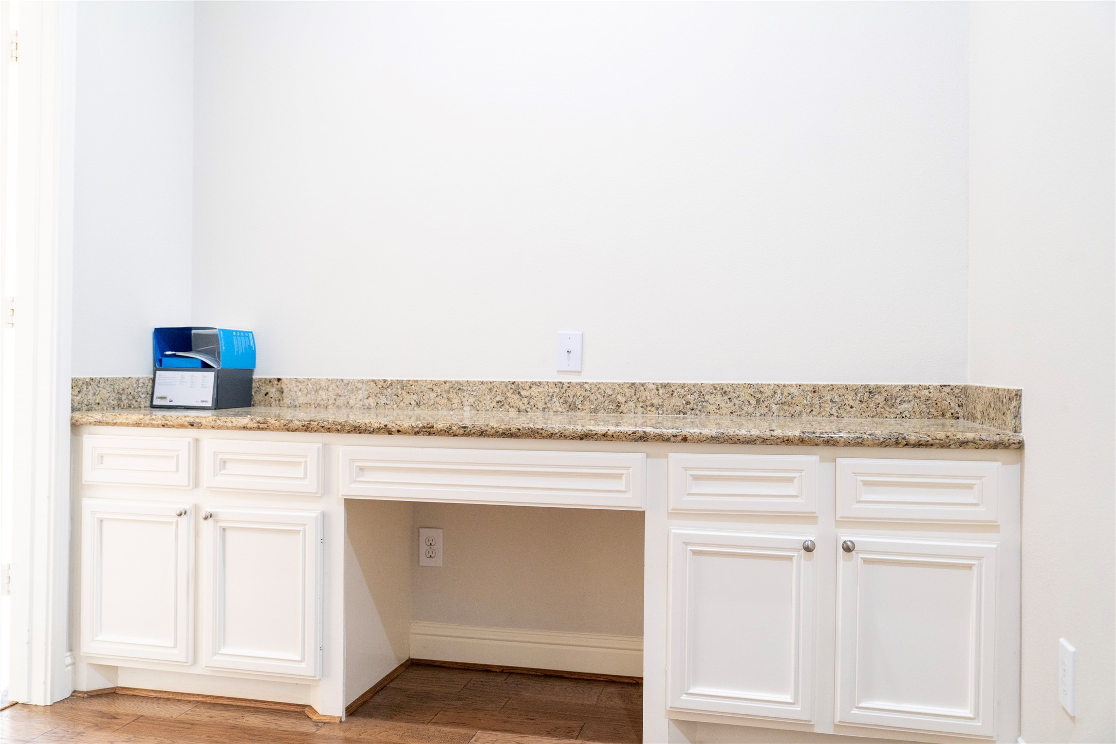 1419 Colorado Street Houston, TX 77007 - Photo 15 of 42 Built in hallway desk 2nd floor