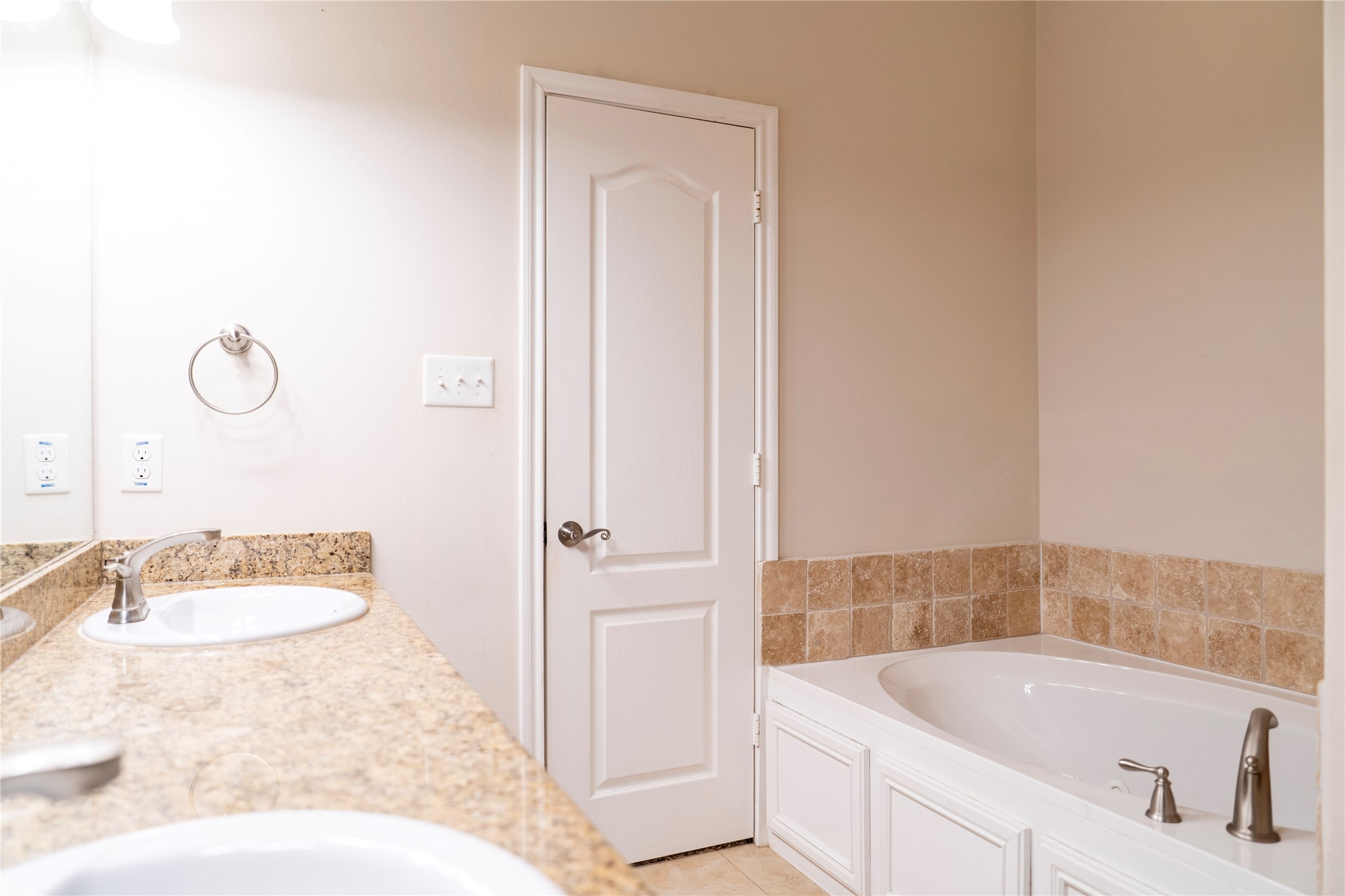 1419 Colorado Street Houston, TX 77007 - Photo 26 of 42 Primary bathroom: separate shower and tub, and double sink.