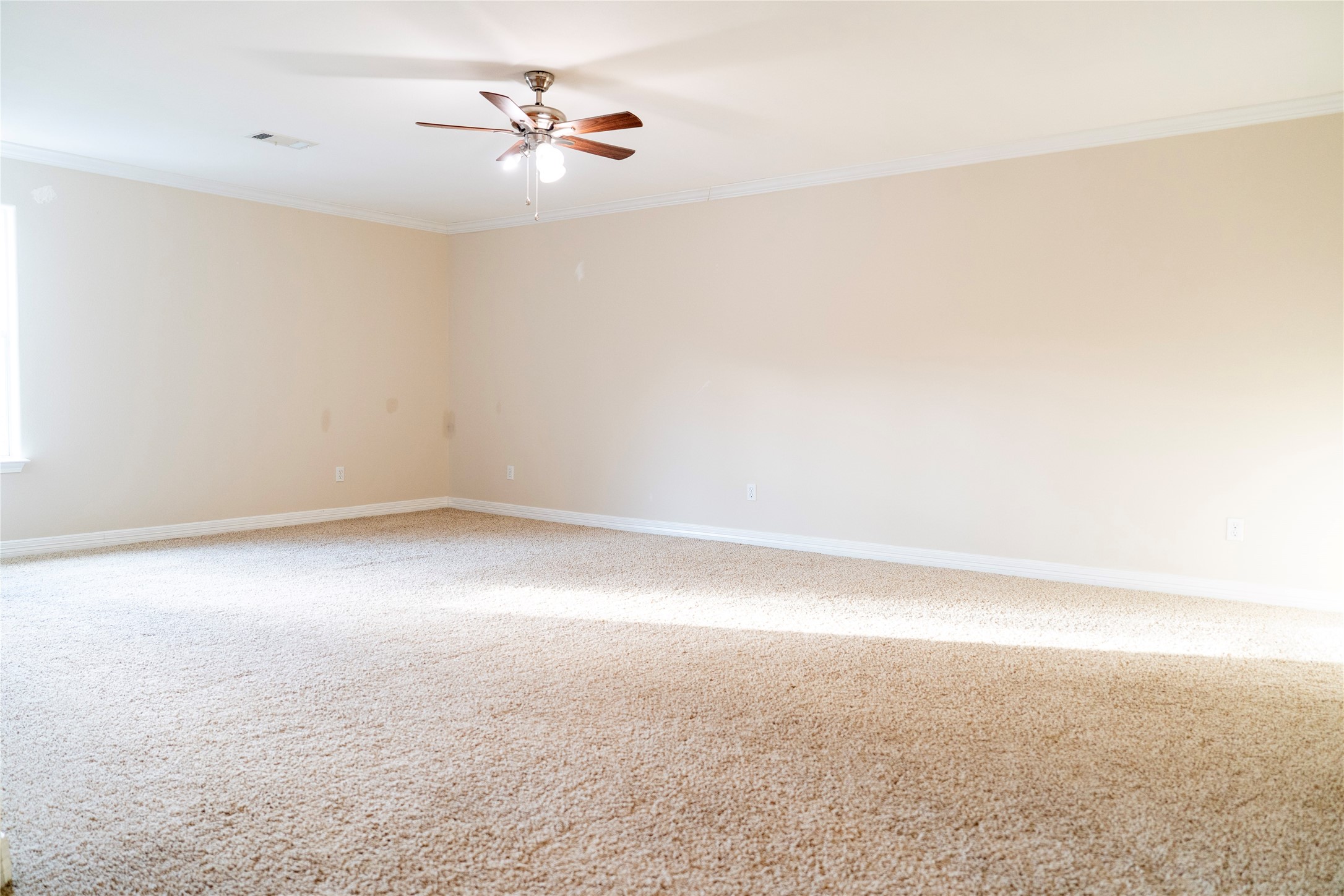 1419 Colorado Street Houston, TX 77007 - Photo 34 of 42 3rd floor flex space bedroom or game room has a large closet and private bathroom with a shower.