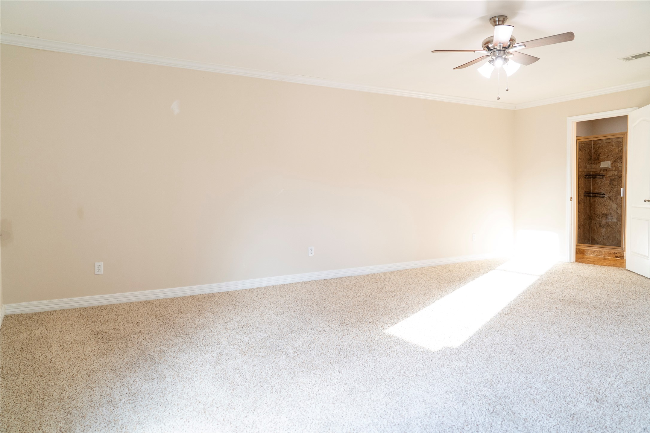 1419 Colorado Street Houston, TX 77007 - Photo 35 of 42 3rd floor flex space bedroom or game room has a large closet and private bathroom with a shower.