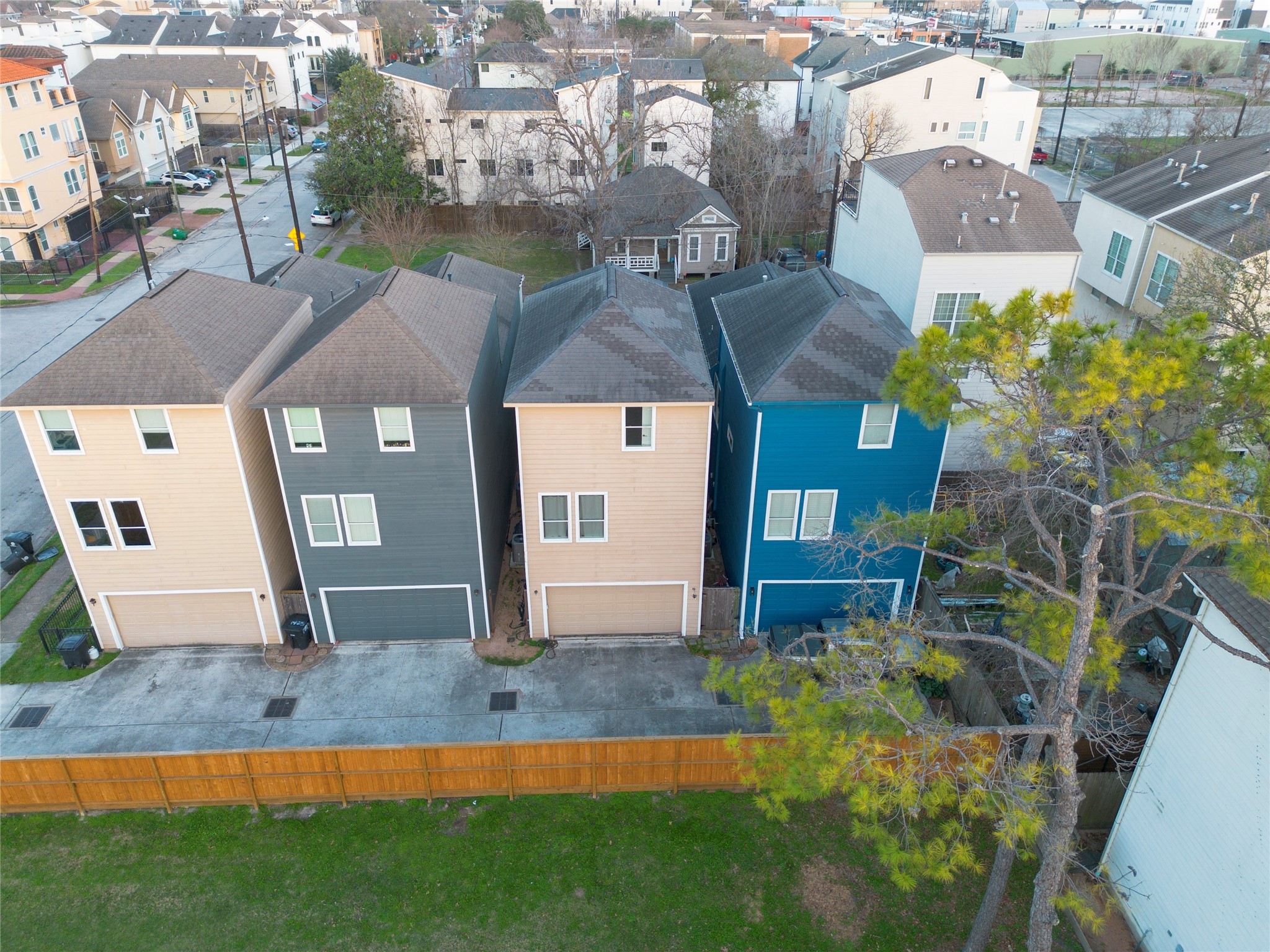 1419 Colorado Street Houston, TX 77007 - Photo 41 of 42 Garage access area