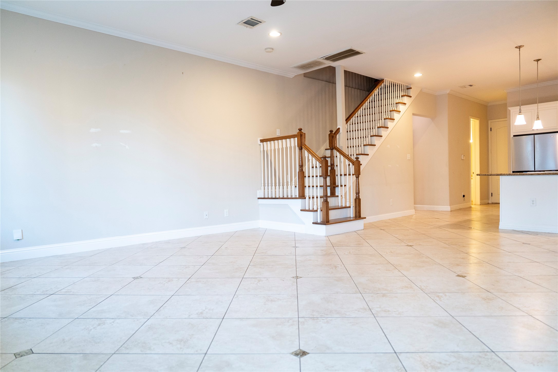 1419 Colorado Street Houston, TX 77007 - Photo 8 of 42 Open concept kitchen overlooking living room with high ceiling