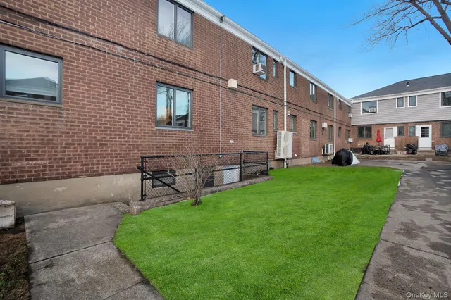 $569,000 | 219-06 67th Avenue, Unit 1 | Oakland Gardens