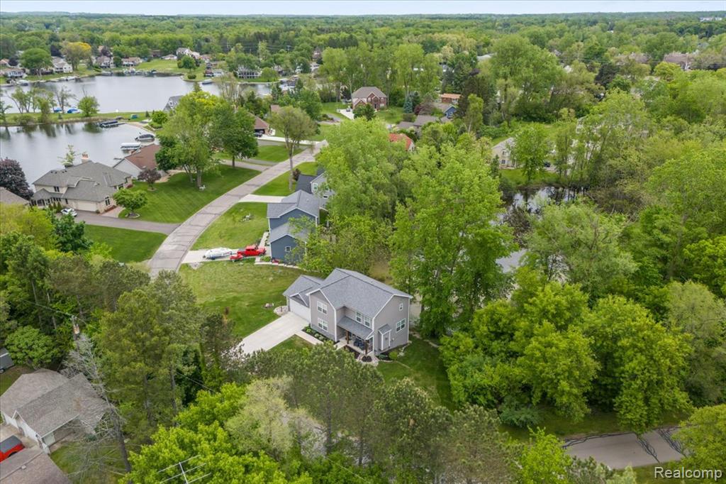 2230 Briar Ridge Wolverine Lake, MI 48390 - Photo 38 of 44