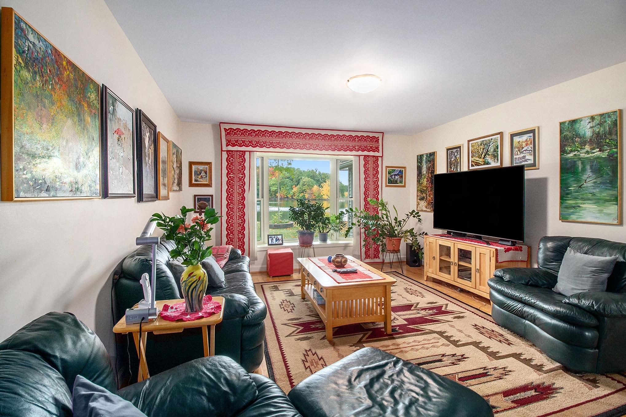 2055 West Garrison Road Owosso, MI 48867 - Photo 13 of 49 Living Room