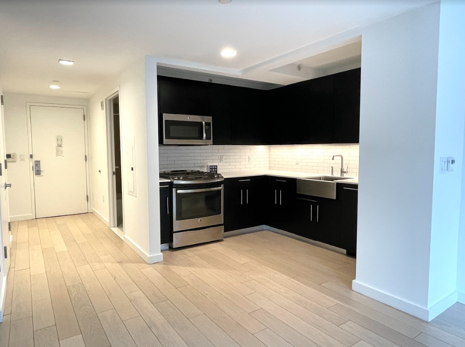 535 West 43rd Street, Unit NORTH 3J Manhattan, NY 10036 - Photo 4 of 18