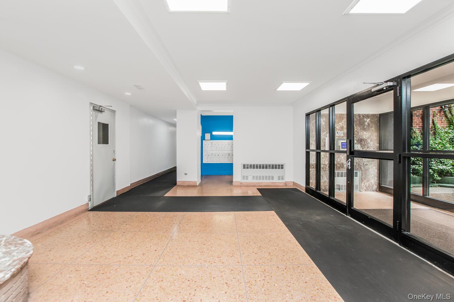 2165 Matthews Avenue, Unit 4B Bronx, NY 10462 - Photo 4 of 16 a view of entryway