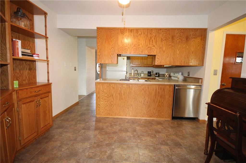 3295 West Carr Hill Road Columbus, IN 47201 - Photo 8 of 24 Gallery Image 8