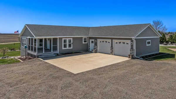 $575,000 | 17371 220th Street, Lucan, MN 56255