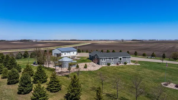 $575,000 | 17371 220th Street, Lucan, MN 56255