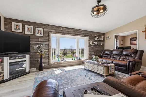 $575,000 | 17371 220th Street, Lucan, MN 56255
