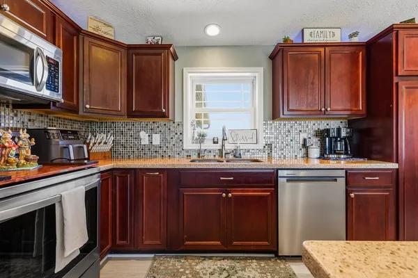 $575,000 | 17371 220th Street, Lucan, MN 56255
