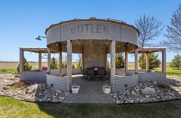 $575,000 | 17371 220th Street, Lucan, MN 56255