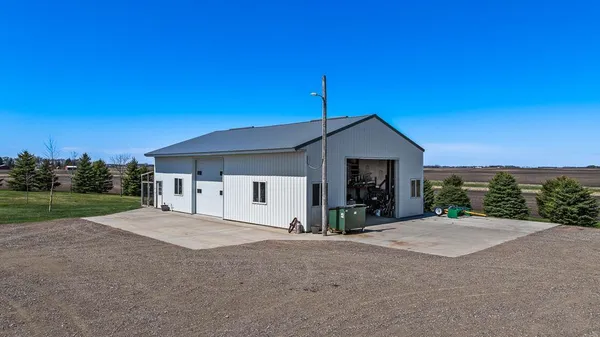 $575,000 | 17371 220th Street, Lucan, MN 56255