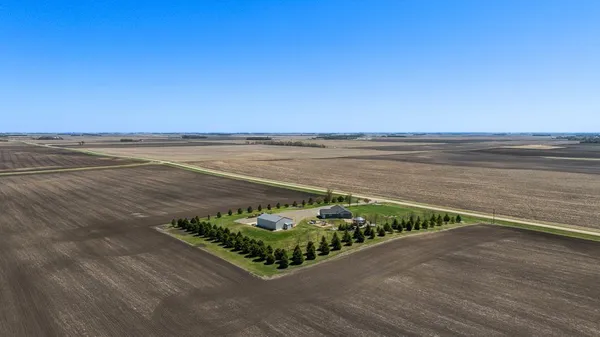 $575,000 | 17371 220th Street, Lucan, MN 56255