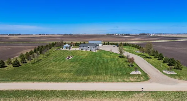 $575,000 | 17371 220th Street, Lucan, MN 56255