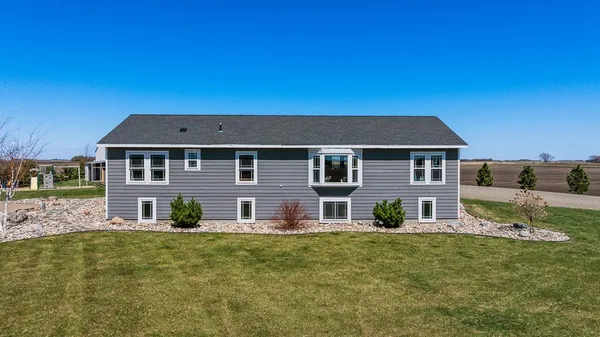 $575,000 | 17371 220th Street, Lucan, MN 56255