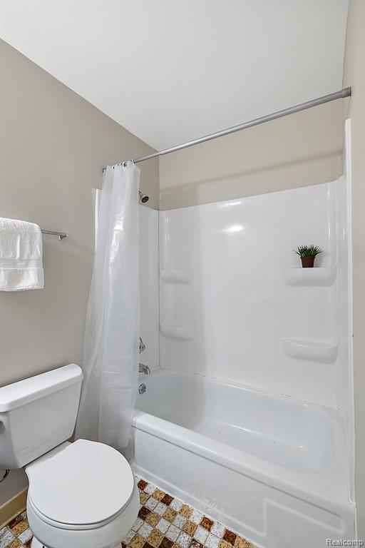 28696 Roxbury Street Farmington Hills, MI 48331 - Photo 39 of 55