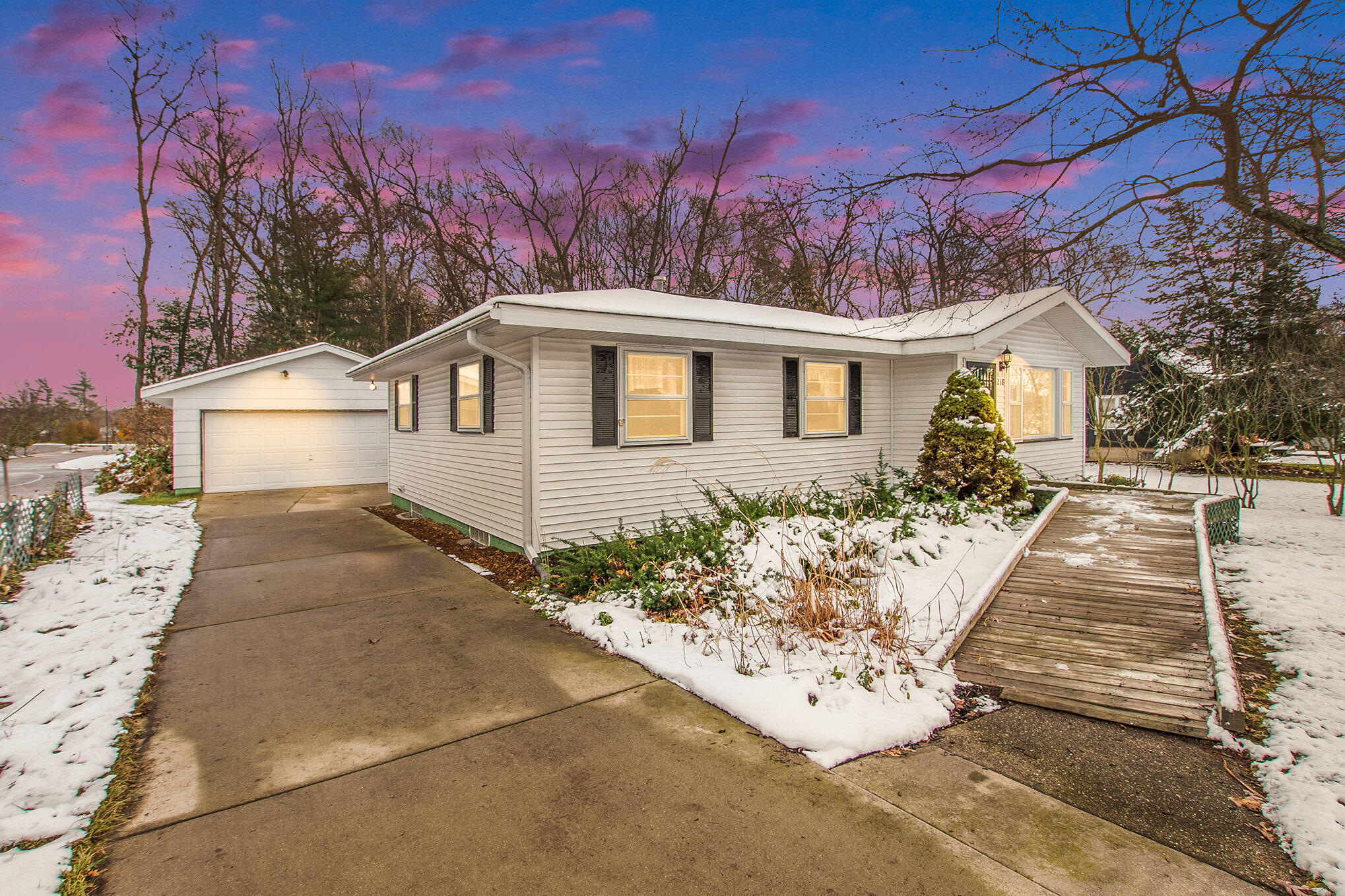 218 South Fruitport Road Spring Lake, MI 49456 - Photo 1 of 31 Front view