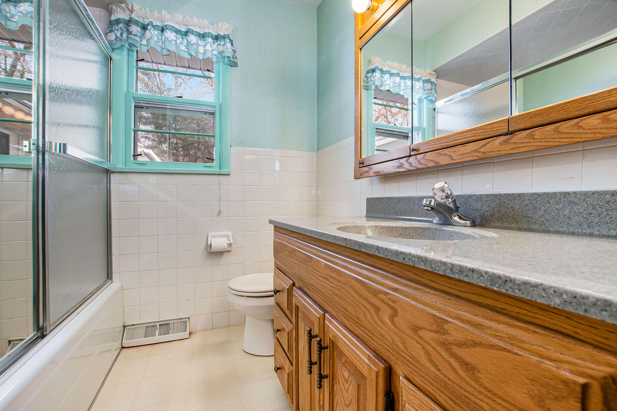 218 South Fruitport Road Spring Lake, MI 49456 - Photo 12 of 31 Primary Full Bath