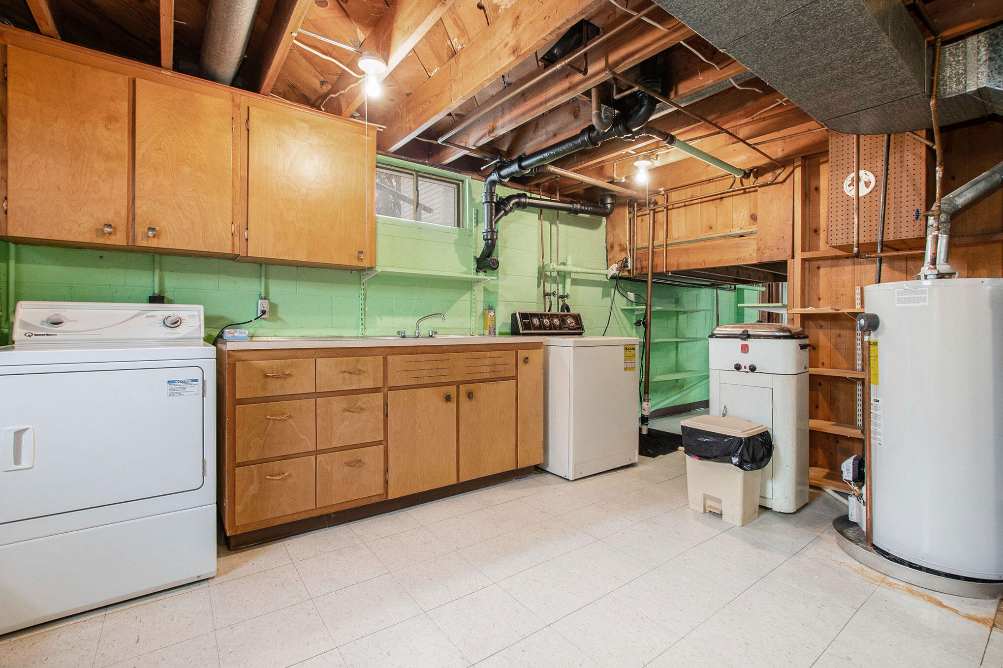 218 South Fruitport Road Spring Lake, MI 49456 - Photo 16 of 31 Kitchenette