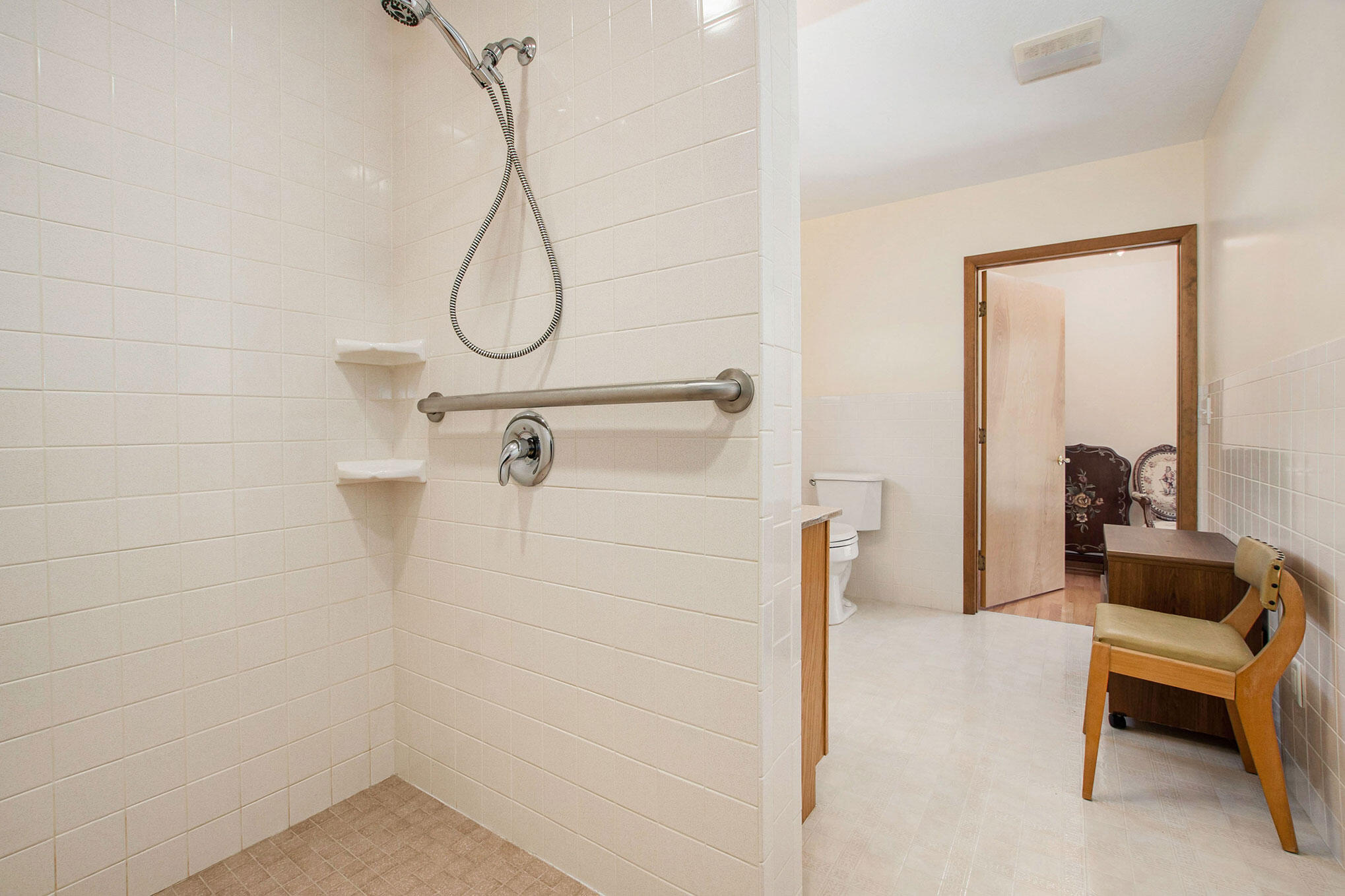 218 South Fruitport Road Spring Lake, MI 49456 - Photo 9 of 31 Shower