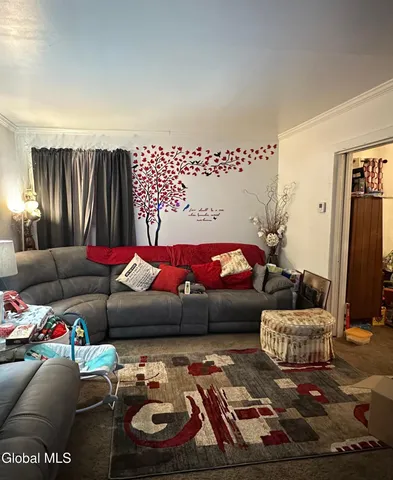 $215,000 | 9 Western Parkway, Schenectady, NY 12304