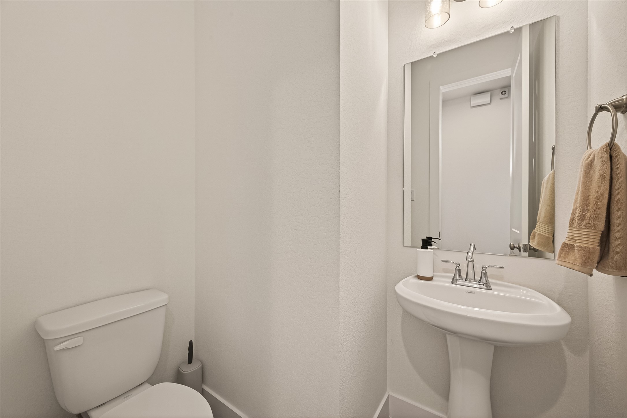 5019 Country Mdws Trail Rosharon, TX 77583 - Photo 23 of 49 a bathroom with a sink a toilet and mirror