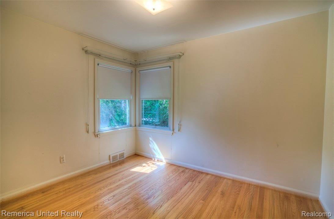 9529 Inkster Road Livonia, MI 48150 - Photo 11 of 16 12HDR.jpg
