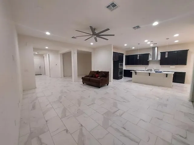 $868,900 | 1073 East Holland Park Drive, Gilbert, AZ 85297