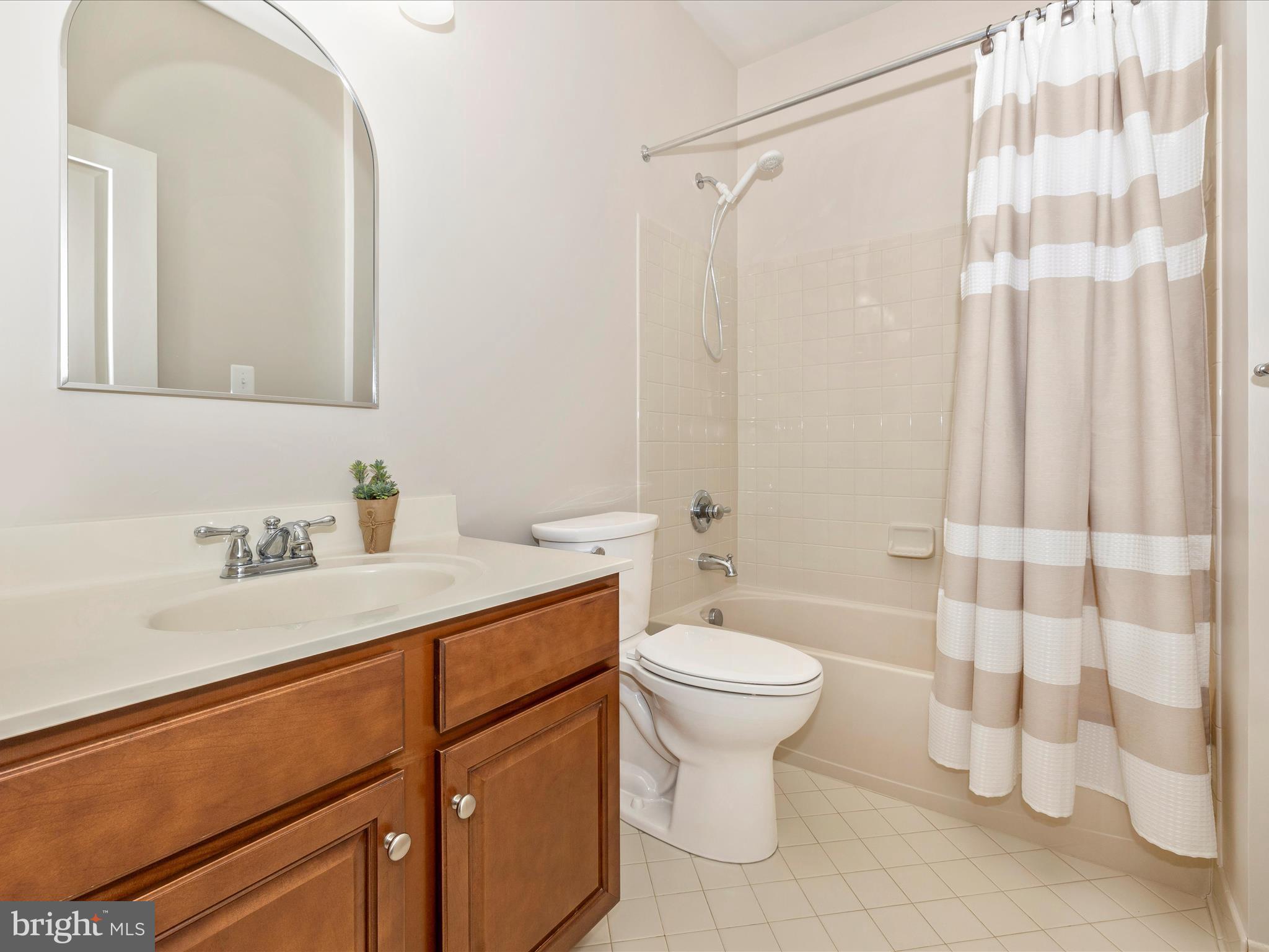 20209 Bupp Road Poolesville, MD 20837 - Photo 38 of 78 Full Main Level Hall Bathroom # 2