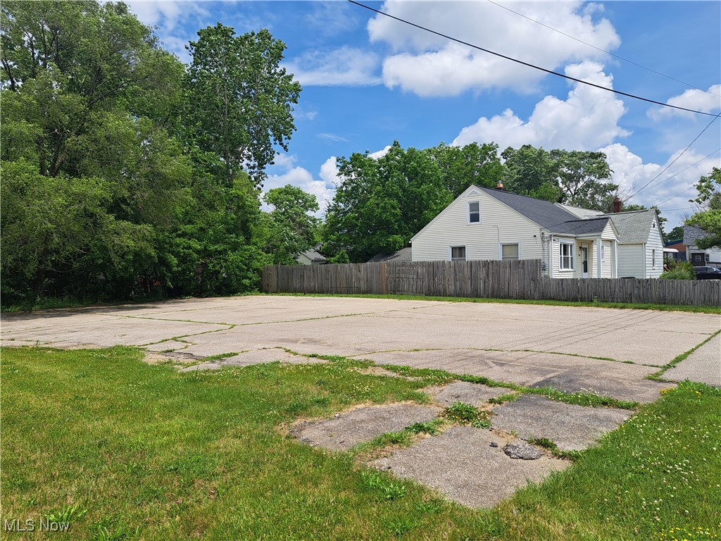 2239 North Ridge Road Lorain, OH 44055 - Photo 5 of 28 Additional parcel with paved parking area