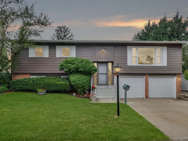 $359,000 | 15406 Las Flores Lane, Oak Forest, IL 60452