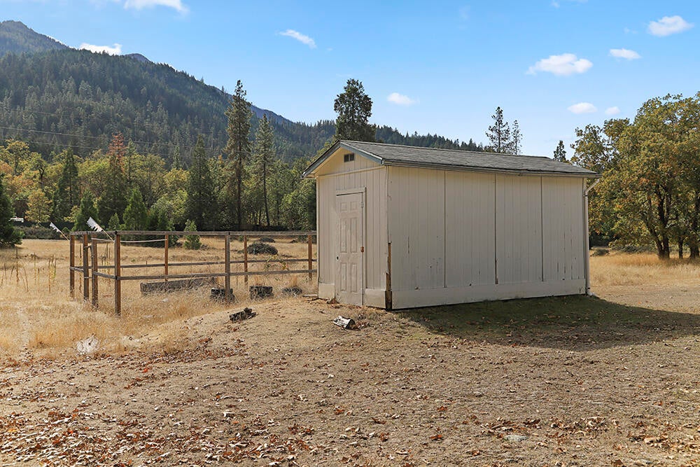 7910 Deer Creek Road Selma, OR 97538 - Photo 30 of 51 28
