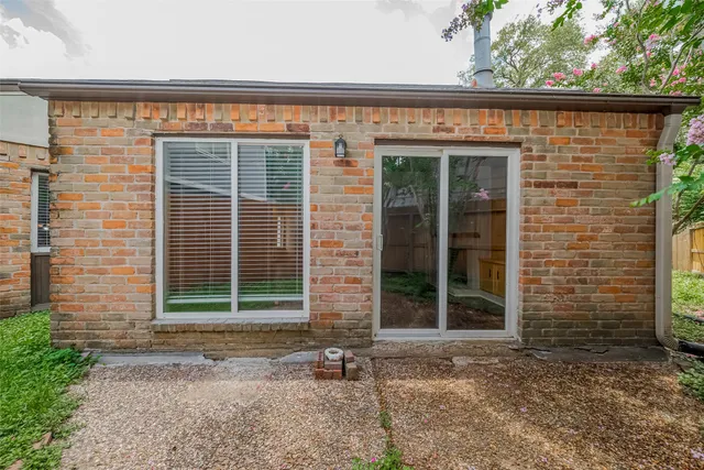 $2,500 | 1940 East Allegro Street, Houston, TX 77080