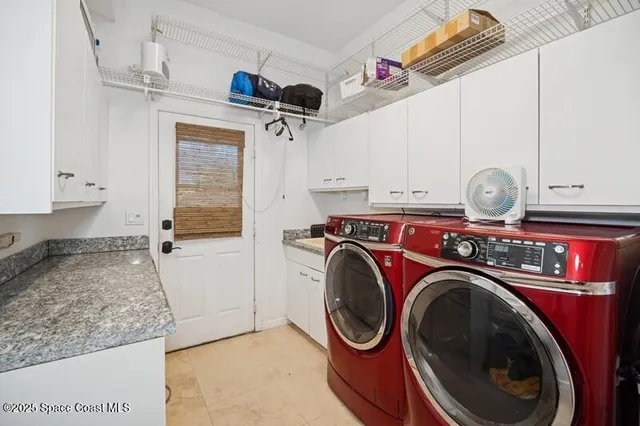 a view of a storage & utility room with washer and dryer