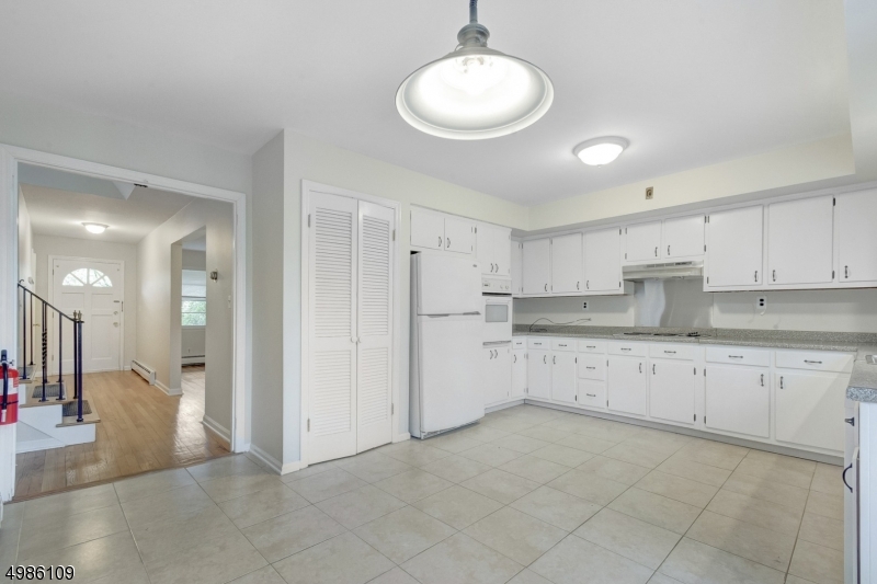 26 Rawley Place Millburn, NJ 07041 - Photo 5 of 25