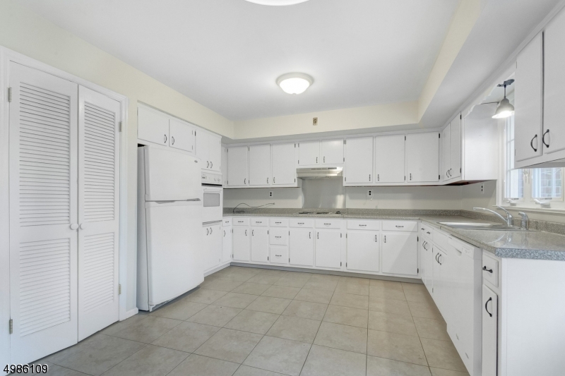 26 Rawley Place Millburn, NJ 07041 - Photo 6 of 25