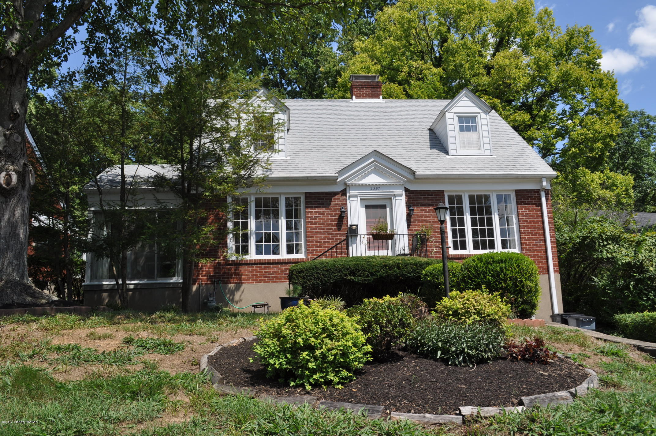 2387 Valley Vista Road Louisville, KY 40205 - Photo 1 of 14 DSC_0808