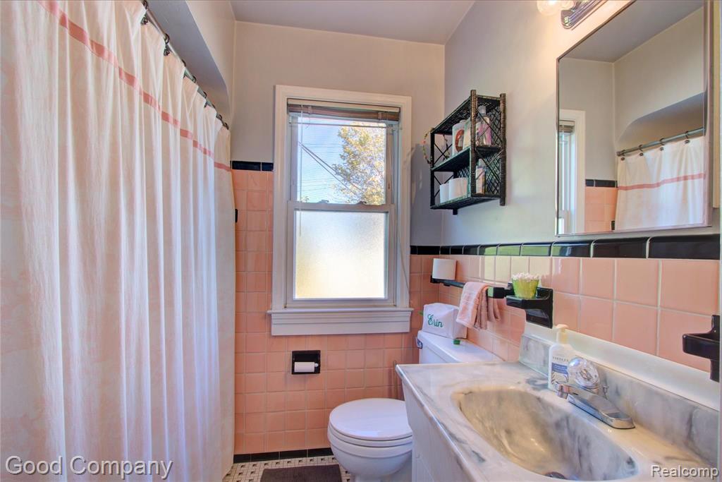1560 Eaton Road Berkley, MI 48072 - Photo 16 of 34