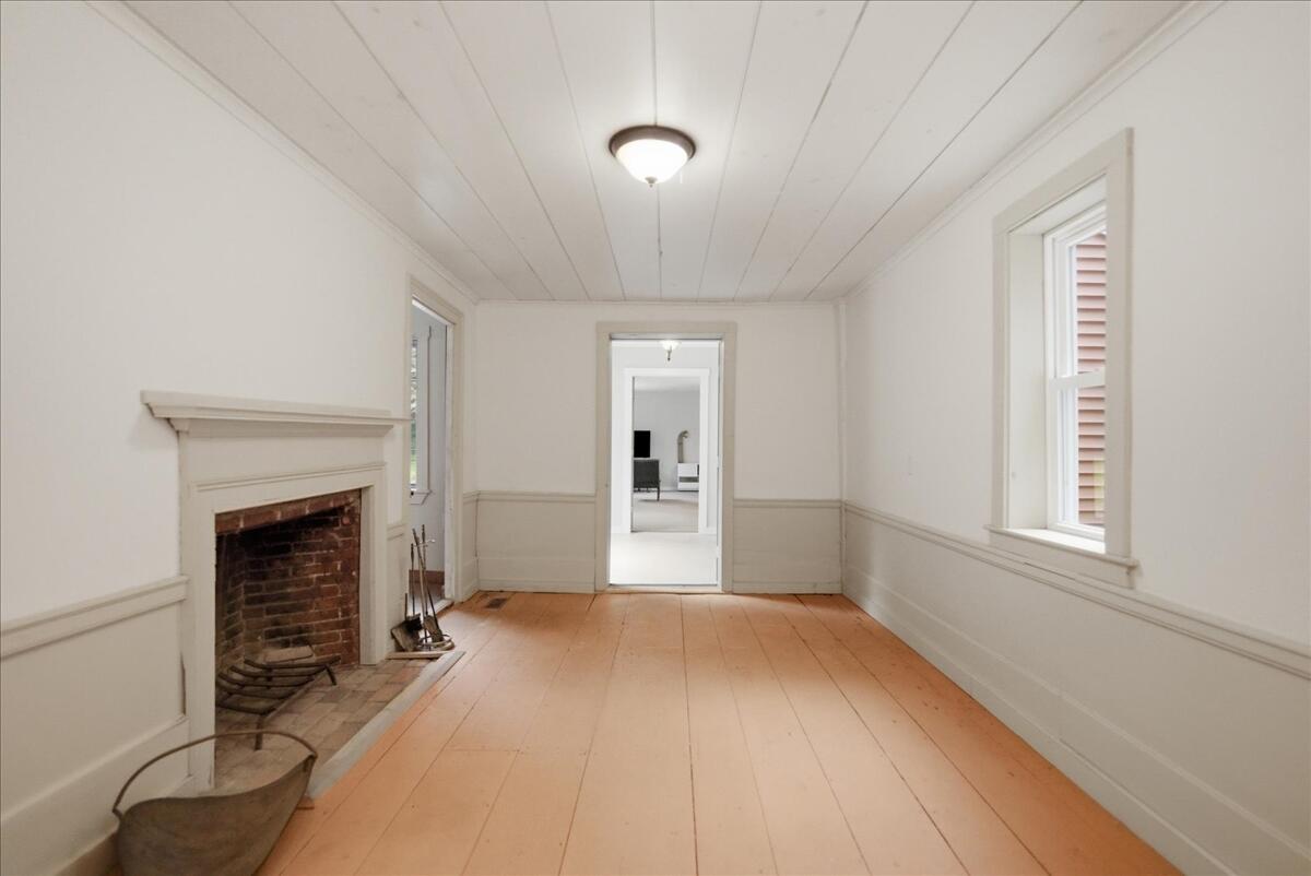 1135 Manchester Road Belgrade, ME 04917 - Photo 18 of 110 046-Living Room 13