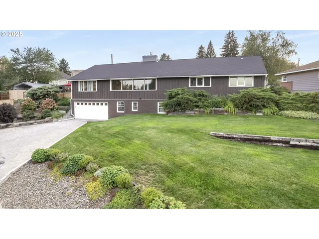 a black and white photo of a house